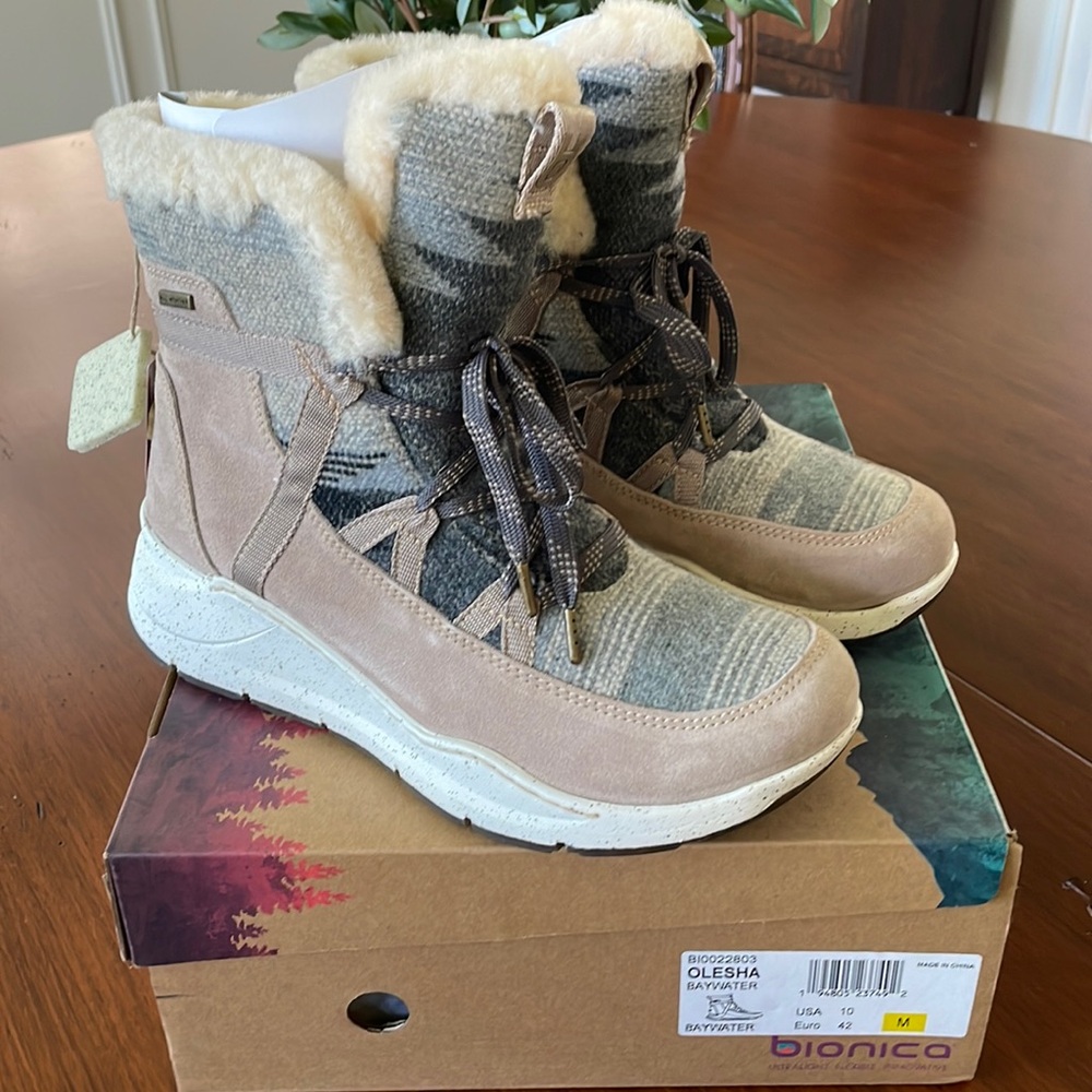Bionica women’s winter boot size 10 Olesha Baywater